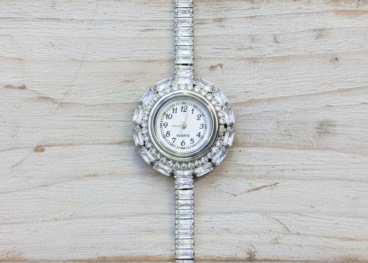 LOYAAS Women's Silver-Tone Crystal Bracelet Watch